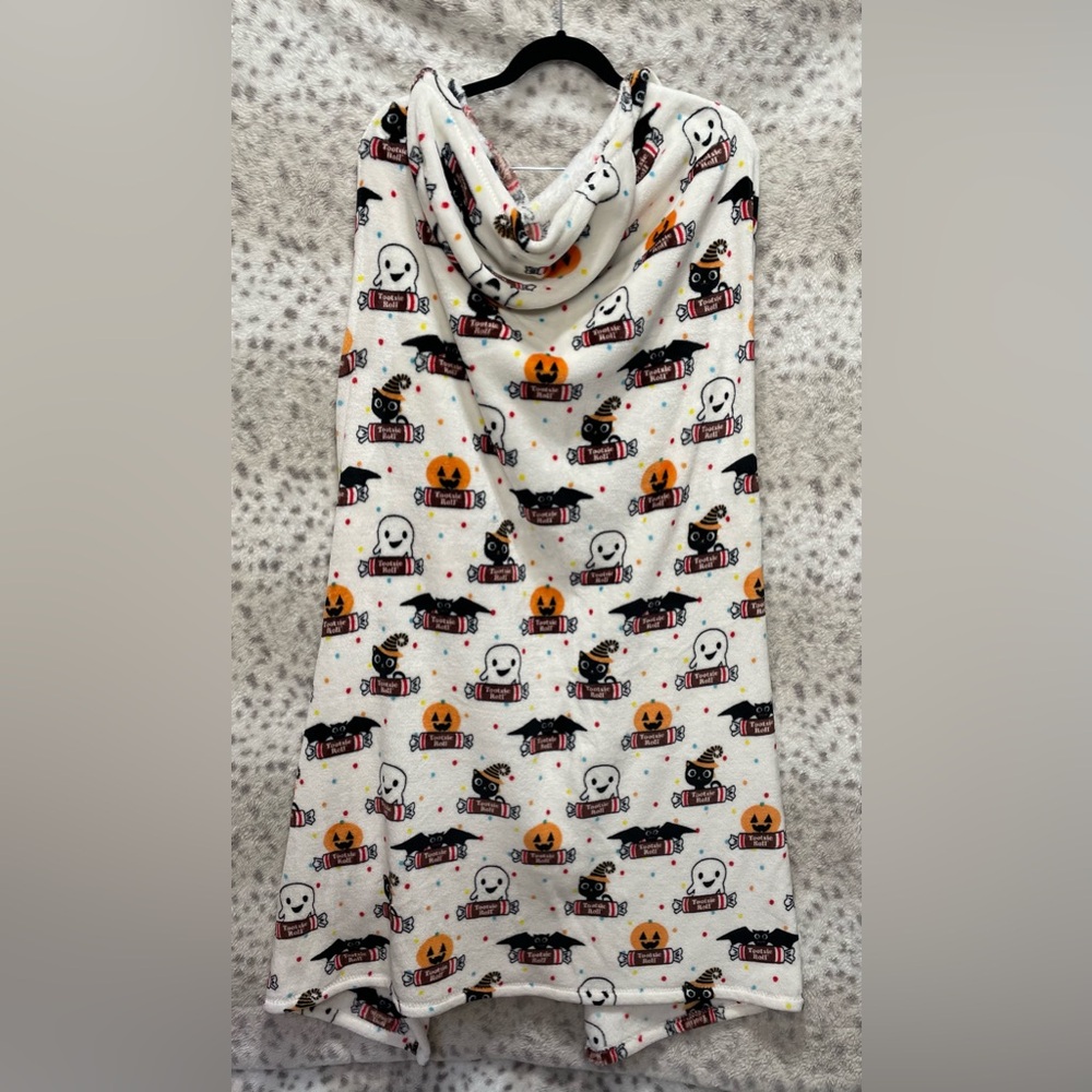 TOOTSIE ROLL HOODED THROW BLANKET